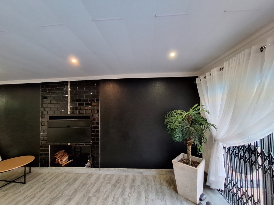 5 Bedroom Property for Sale in Protea Park North West